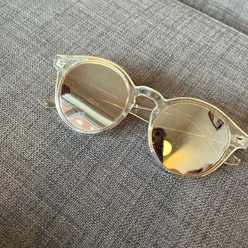 Chic Sunglasses - Picture 2 of 2